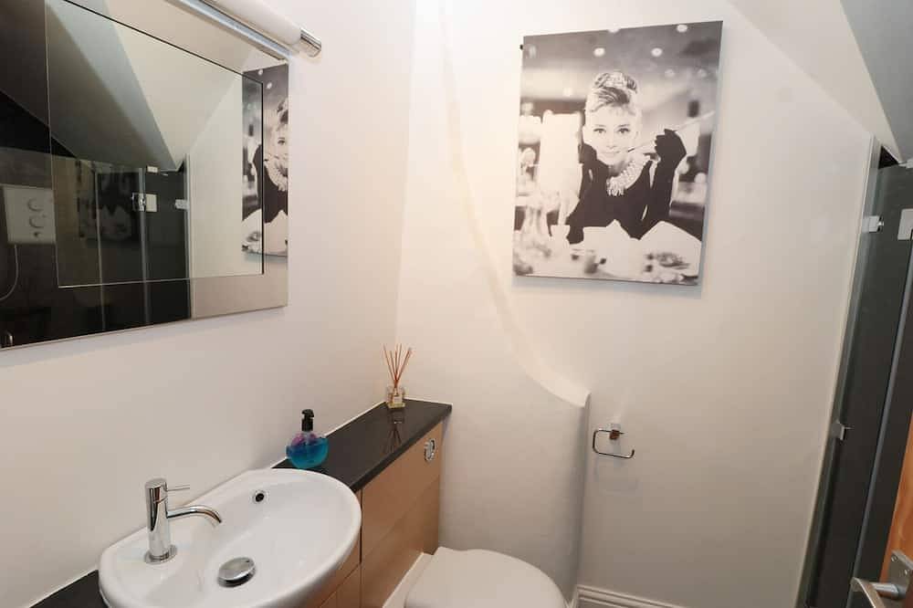 Mill Bridge Cottage, with a garden in Castleton, Peak District in Castleton, Derbyshire