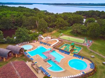 Mobil home pour 6 personnes, avec bassin pour enfant à Azur