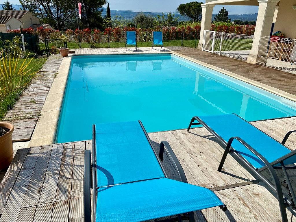 Studio entier, T2 dans villa avec piscine privée in Pertuis, Parc naturel régional du Luberon