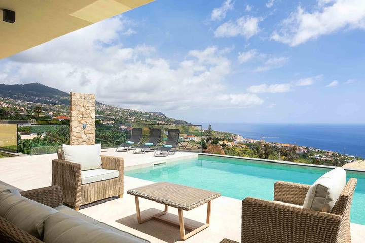 Bungalow for 8 people with terrace in Estreito da Calheta, Madeira
