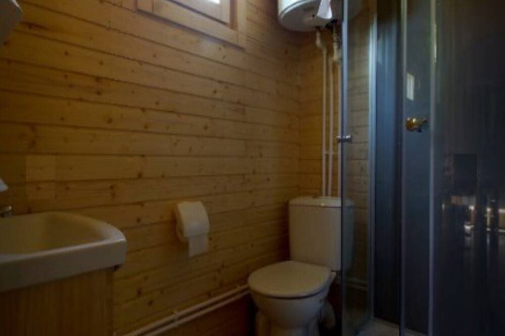 Gîtes insolites au coeur de la nature la Roulotte in Champvert, Nièvre