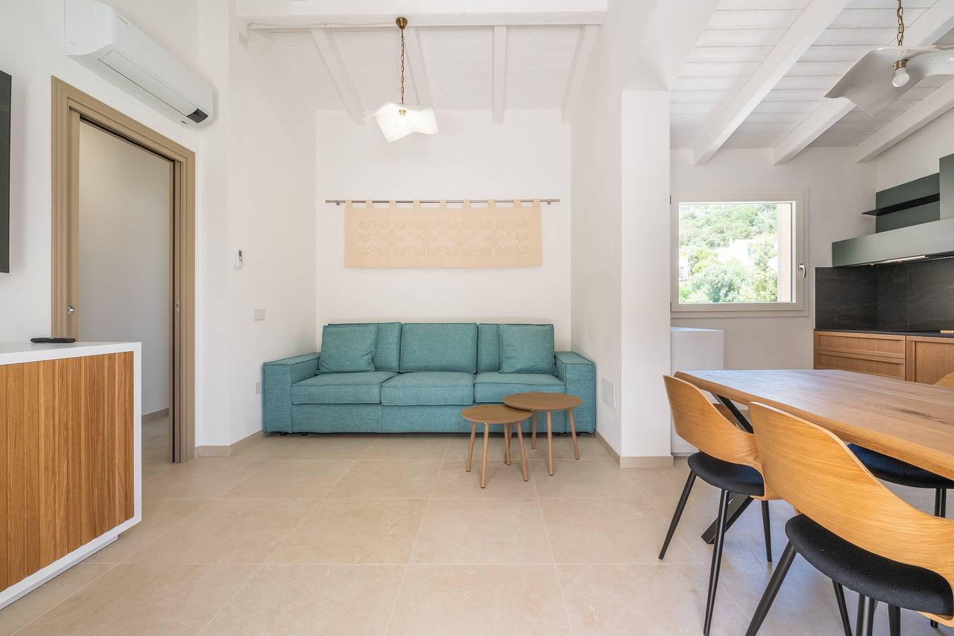 Casa Vacanze 'Borgo Myricae - Viola Ciocca' con Vista Montagna, Wi-Fi e Aria Condizionata in Chia, Domus De Maria