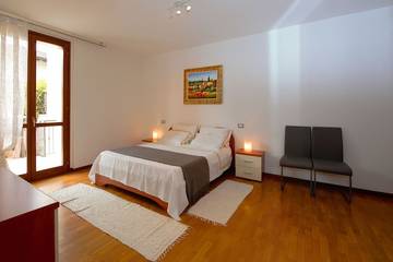 Villa für 12 Personen in Desenzano del Garda, Gardasee, Bild 2