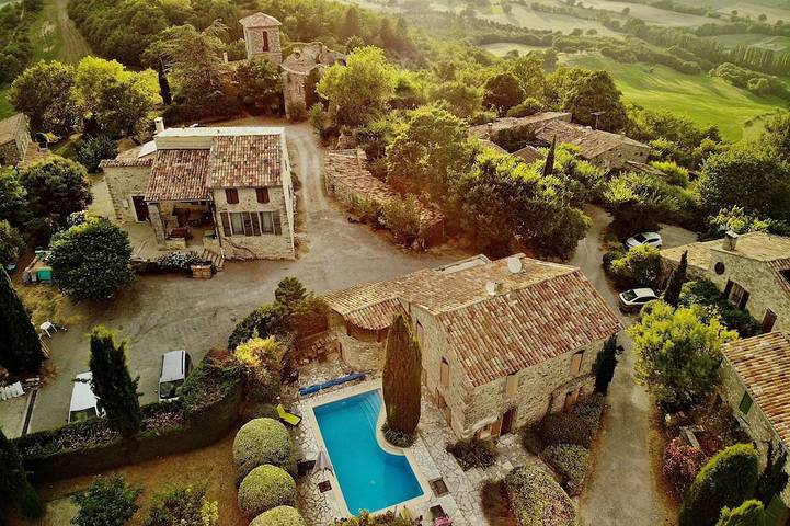 Agriturismo pour 6 personnes, avec balcon et jardin à Montjustin