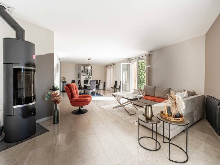 Ferieleilighet for 10 personer, med Balkong / Terrasse og Badebasseng i Biot