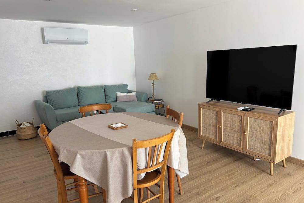 Appartement entier, 🌿 Gîte cosy au calme avec terrasse – Plage & commerces à pied – Parking privé in Meschers-sur-Gironde, Région de Rochefort