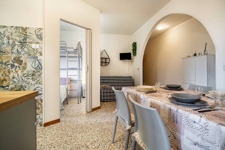 Ganze Wohnung, Ferienwohnung 'Corina Cavallino Treporti' mit Gemeinschaftsgarten, Wlan und Klimaanlage in Lido di Jesolo, Venedig Provinz