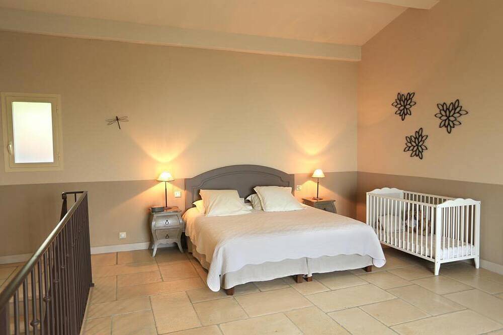 Appartement entier, Gîte meublé **** duplex 75m2, dans charmante bastide, déco soignée, impeccable. in Vence, Côte méditerranéenne (France)