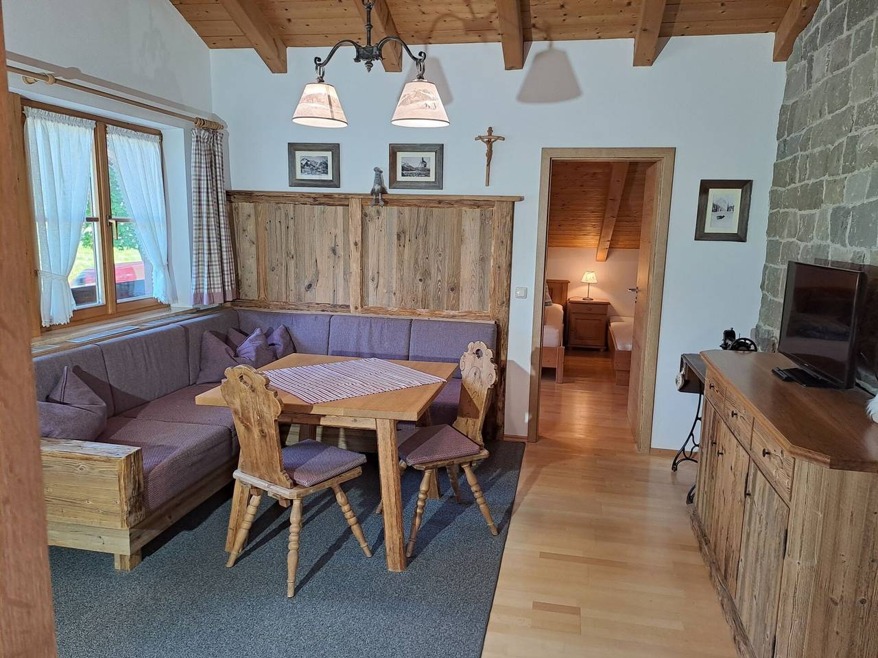 Apartamento entero, Apartamento 'Wank' con vistas a la montaña, balcón y Wi-Fi in Garmisch-Partenkirchen, Alpes Bávaros