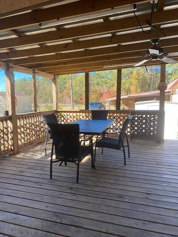 Cozy one bedroom cabin with lake view in Toledo Bend Reservoir