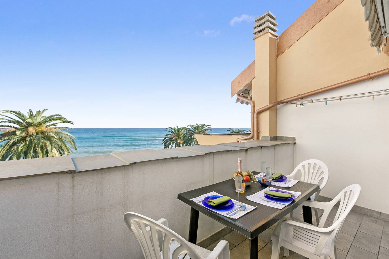 Ganze Wohnung, Casa Elisa - Sea Front in Ceriale, Riviera di Ponente