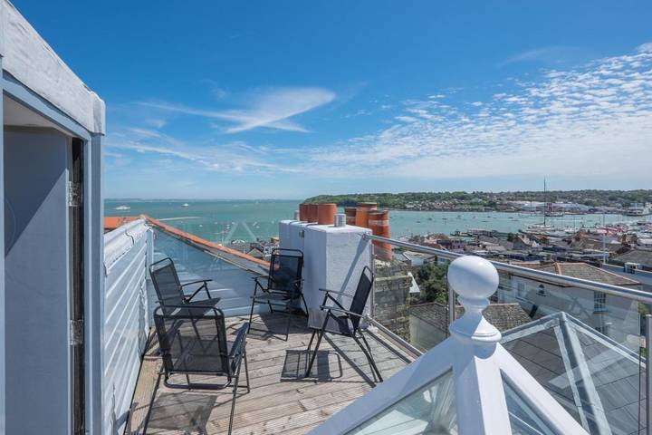 Holiday rental for 10 people, with Balcony and Terrace as well as Garden and View in Cowes