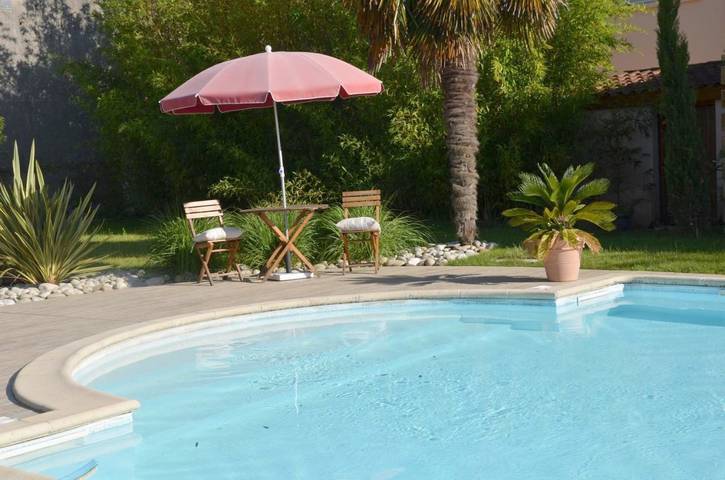 Chambre d’hôte pour 2 personnes, avec Terrasse et Jacuzzi ainsi que Jardin et Piscine