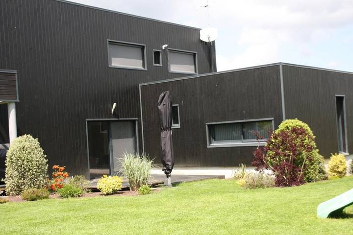 Location de vacances pour 3 personnes, avec Terrasse ainsi que Jardin et Vue à Gorron