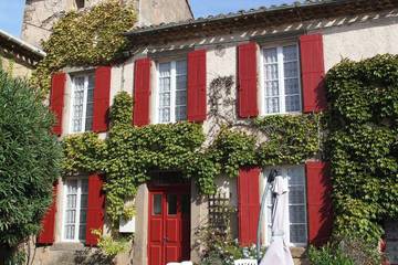 Location de vacances pour 6 personnes, avec terrasse ainsi que piscine et jardin à Douzens