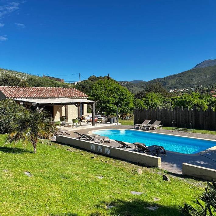 Location de vacances pour 2 personnes, avec jardin ainsi que vue et piscine à Barbaggio - 4