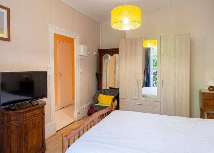 Appartement entier, Appartement cosy à Néris-les-Bains, 20 m², balcon avec vue in Néris-les-Bains, Région de Montluçon