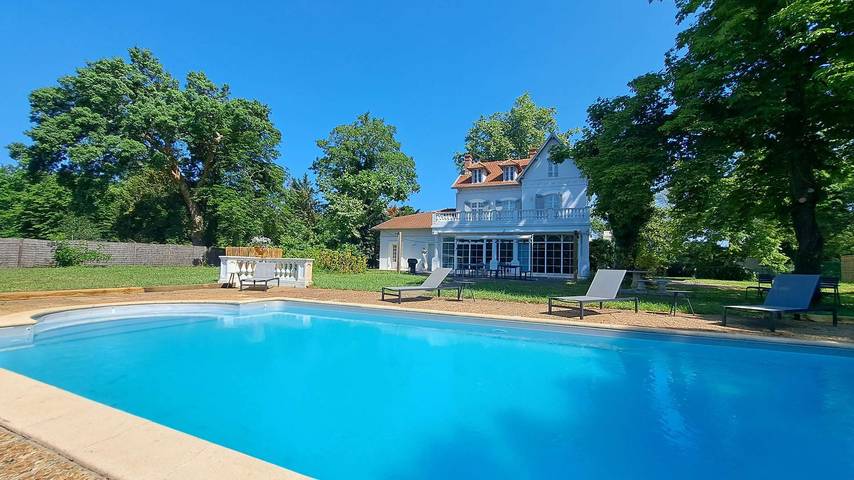 Gîte pour 15 personnes, avec piscine et jardin à Saint-Julien-en-Born - 2
