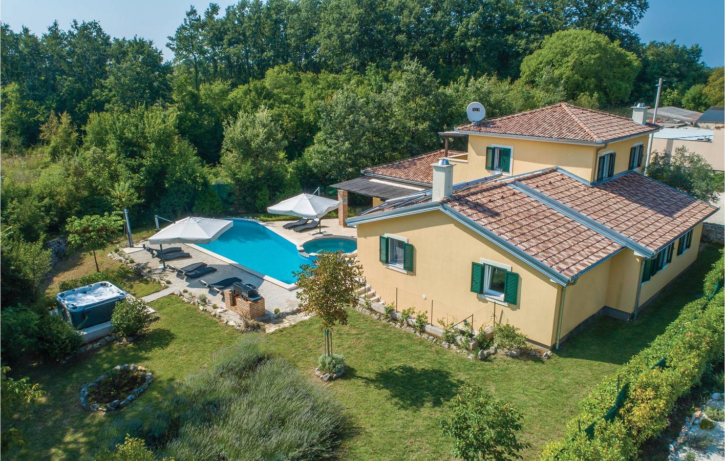 Geräumige 2-Zimmer-Ferienwohnung mit Pool, WLAN, Klimaanlage und Parkplatz in Režanci, Svetvinčenat