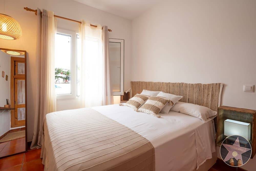 Villa con encanto, piscina privada 97m2, Wifi, aire F/C , 10 minutos a pie playa in Punta Prima, Sant Lluís