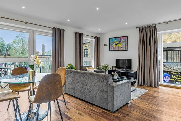 Apartment for 5 people, with hot tub and balcony in Bethnal Green