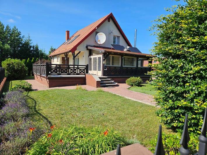 Apartament wakacyjny dla 4 osób, z Balkon i Taras oraz Ogród i Widok na jezioro w Ogonki