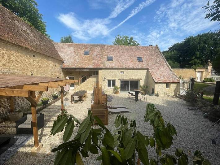 Location de vacances pour 5 personnes, avec Jacuzzi ainsi que Terrasse et Jardin dans Airan