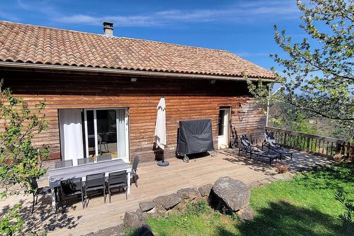 Location de vacances pour 12 personnes, avec terrasse et jardin à Saint-Paul-la-Coste