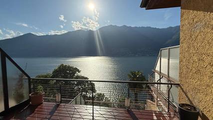 Ferienwohnung für 2 Personen, mit Seeblick und Ausblick sowie Garten in Maccagno con Pino e Veddasca