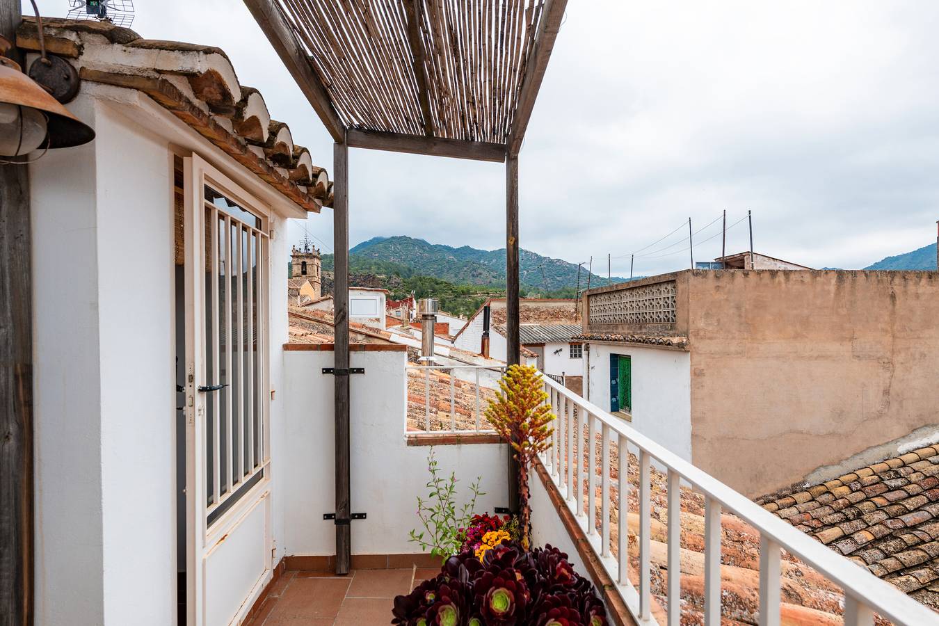 Feriehus for 12 personer med have in Algimia de Almonacid, Naturpark Sierra de Espadán