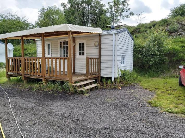 Camping pour 2 personnes, avec terrasse dans Région de Besse-et-Saint-Anastaise - 2