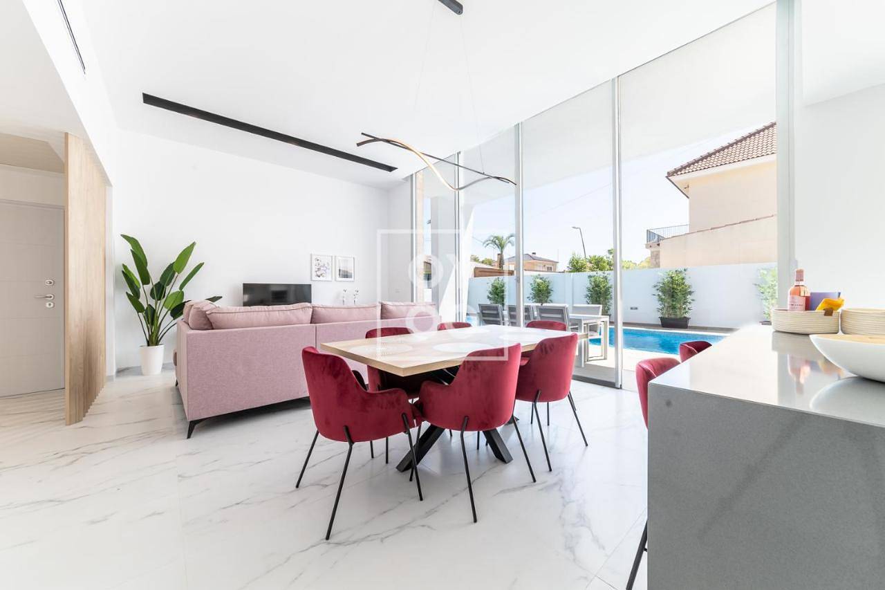 Villa Coral, chic coastal design, saltwater pool - by Oyoostays in Los Balcones, Torrevieja