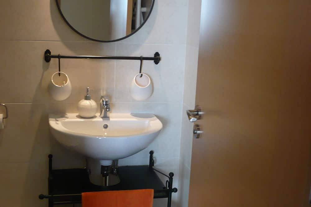 Ganze Wohnung, Penthouse hell mit großer Terrasse und Gemeinschaftspool - A/C - Vut 47-79 in Arroyo de la Encomienda, Valladolid Provinz