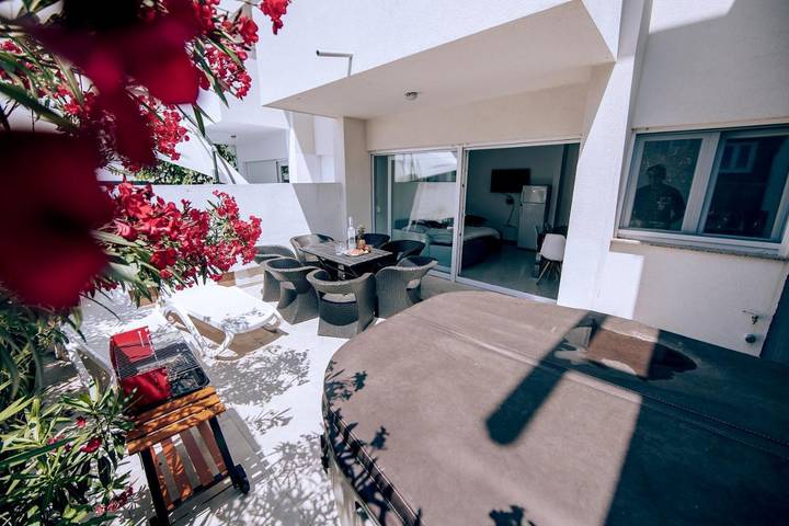Apartamento de vacaciones para 12 personas, con piscina y jardín además de vistas al lago y vistas - 1