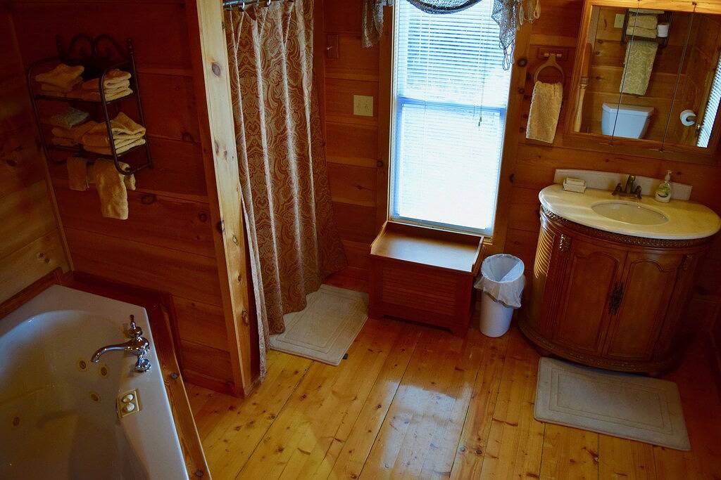 Die obere Schwelle Suite im Country Manor Inn in Tuckaleechee, Blount County