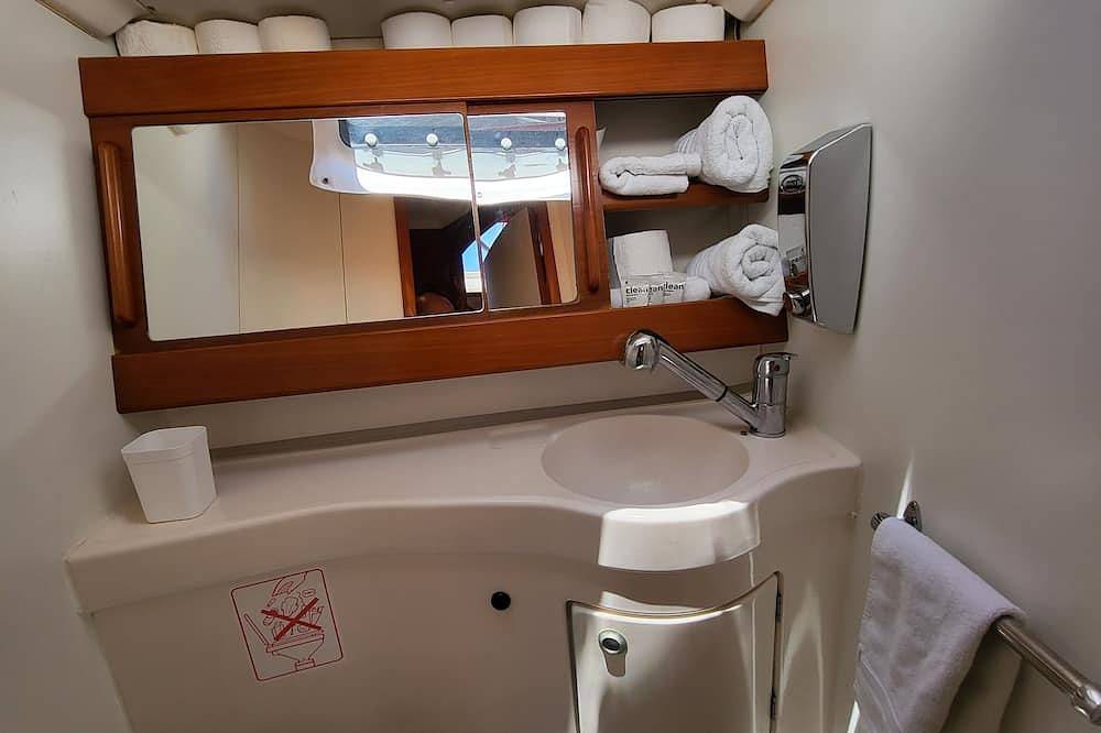 Appartamento intero, Spend unforgettable days cruising on a private sailboat with a super host. in Spalato, Regione spalatino-dalmata