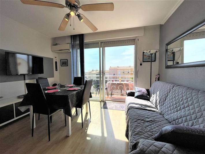 Apartamento entero, Apartamento cerca de la playa con balcón, A/C, y capacidad para 4 personas in Port-la-Nouvelle, Costa mediterránea (Francia)