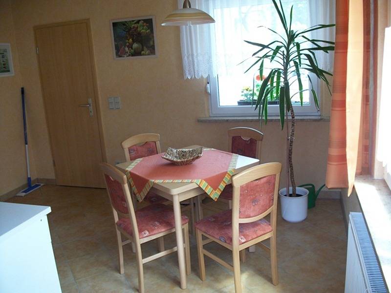 Ganze Ferienwohnung, Ferienwohnung am Kurpark - Ferienwohnung mit kombinierten Wohn-und Schlafraum in Bad Frankenhausen, Region Kyffhäuser