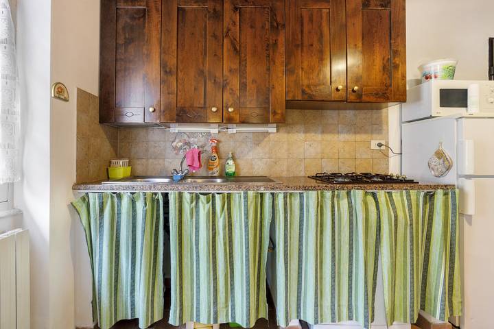 Casa Vacanze 'Michelangelo 2 Adulti 2 Bambini' con Terrazza Privata, Wi-Fi e Aria Condizionata in Pietrasanta, Riviera Toscana