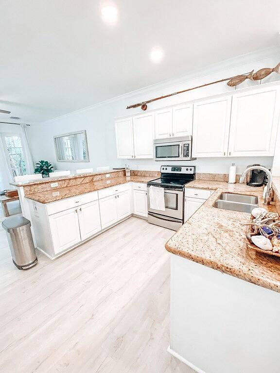 Oceanside Getaway: Beautiful Home with Boat Slip, Pool & Beach - Gated community in Windley Key, Islamorada