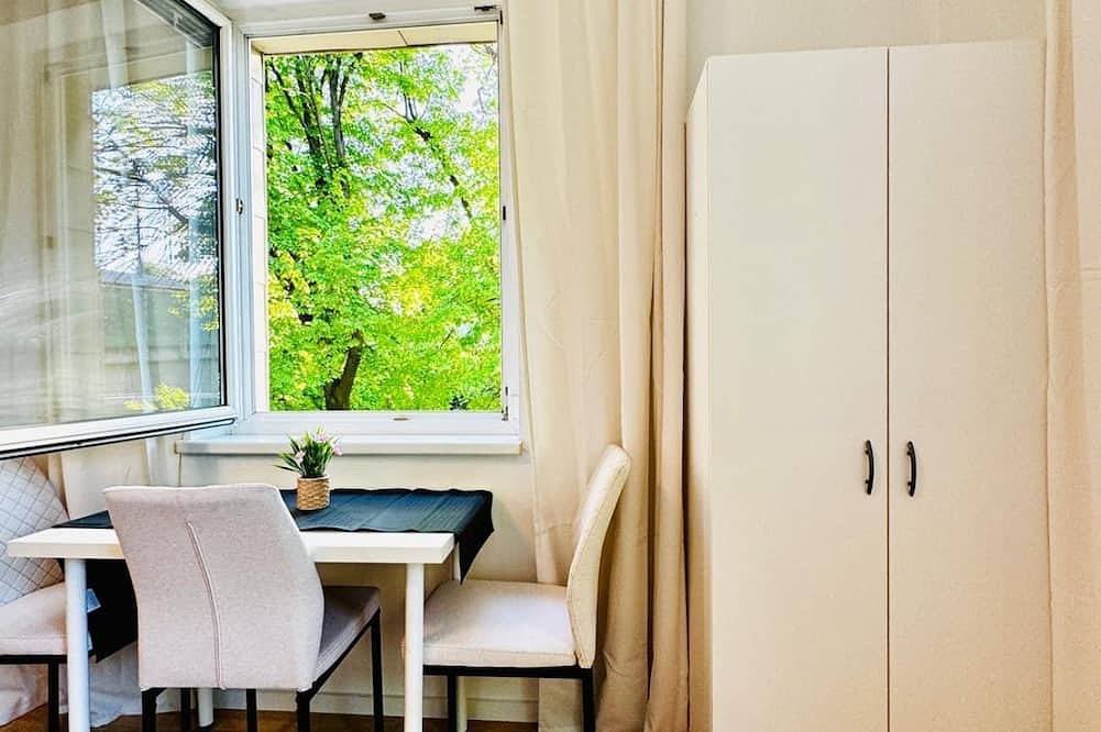 Pretty Double Room Shared Villa - Garden & Patio in Floridsdorf, Wien