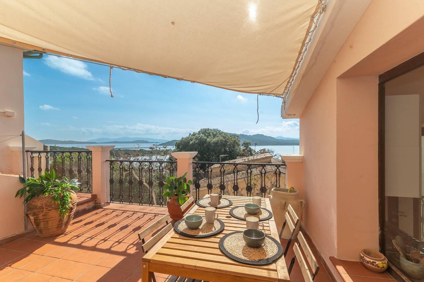 Casa Vacanze 'Le Giare 2' con vista mare, terrazza privata e aria condizionata in Parco Nazionale dell'Arcipelago di La Maddalena, Isola della Maddalena