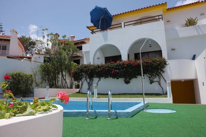 Appart’hôtel pour 4 personnes, avec vue ainsi que piscine et jardin