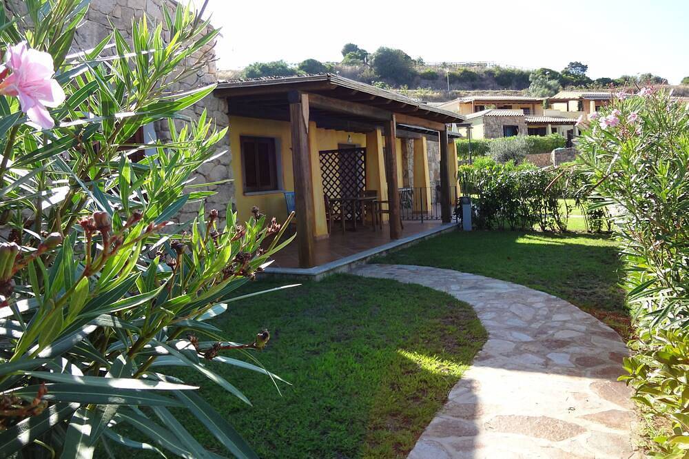 Haus mit Garten 100 m vom Meer in Baia Sant'Anna, Olbia-Tempio
