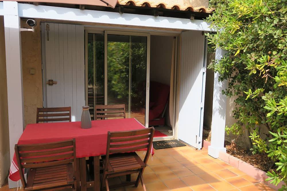 Petite villa 2 pièces avec jardin, au calme et proche de la plage du brusc in Six-Fours-les-Plages, Côte méditerranéenne (France)