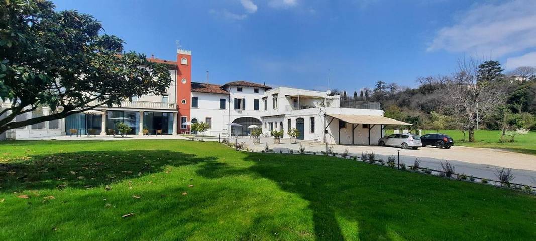 Vakantieappartement voor 6 personen, with uitzicht and zwembad as well as tuin in Desenzano del Garda