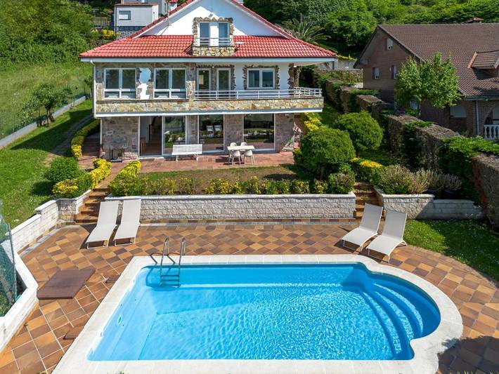 Casa rural para 12 personas, con Balcón y Terraza además de Jardín y Piscina en Laredo - 2