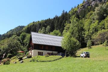 Maison de campagne pour 10 personnes, avec jardin et balcon à Le Bouchet-Mont-Charvin