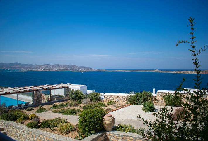 Villa for 4 people, with garden and terrace, with pets in Paros