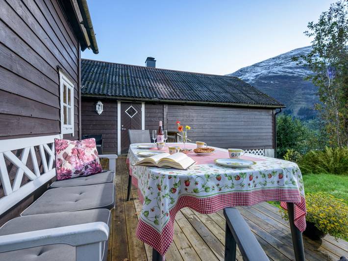Ferienhaus für 5 Personen, mit Terrasse und Garten sowie Ausblick und Seeblick in Stryn - 2